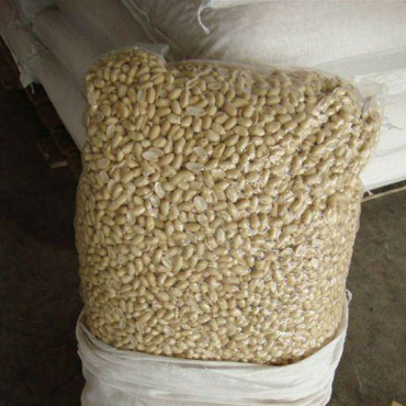 Blanched peanut kernels packing